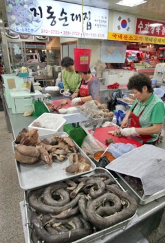 전국적으로 유명한 지동시장내 순대집.